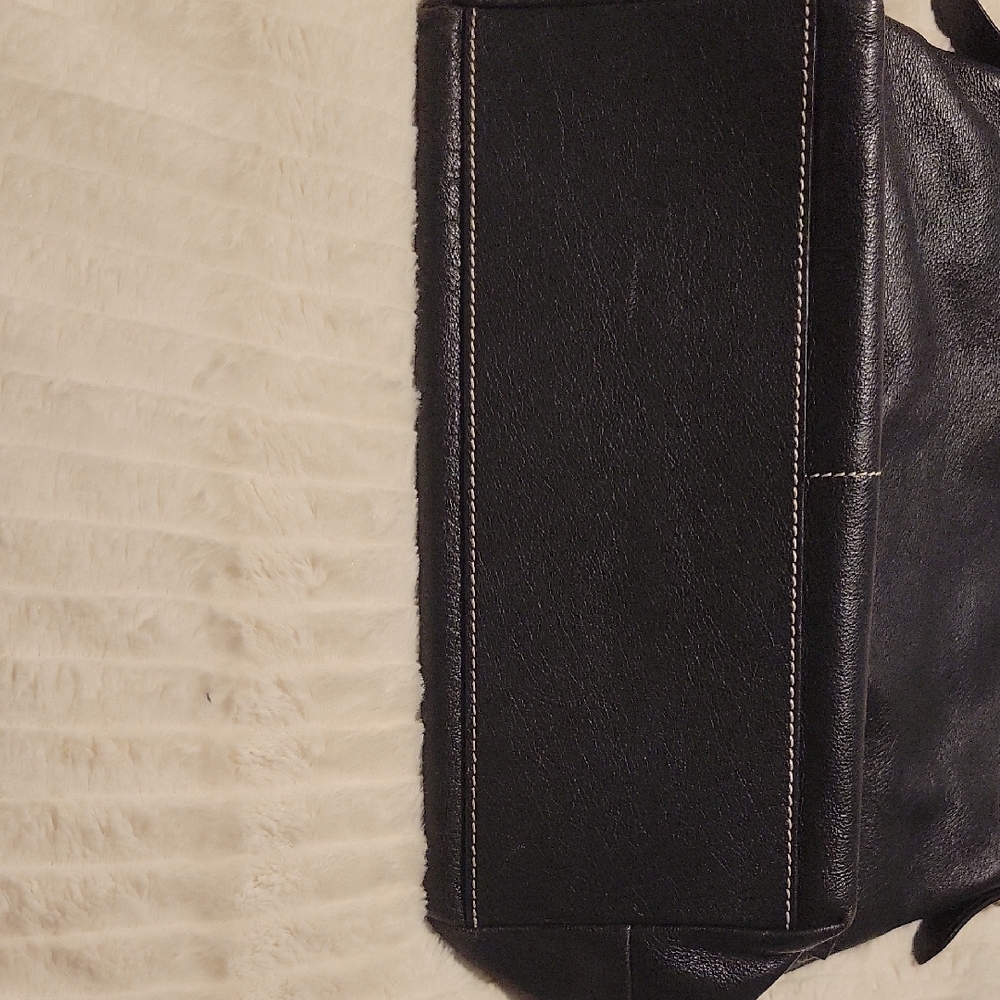 Dooney & Bourke Black Leather Bag with Slouchy Design - Hobo Bag - Picture 13 of 16